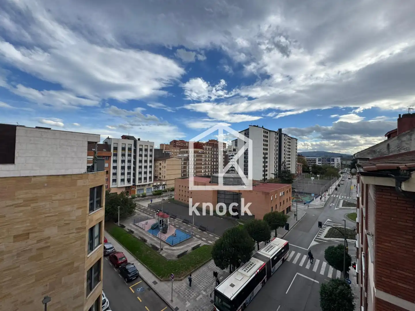 Vista exterior de Piso en venta en Gijón  con Balcón