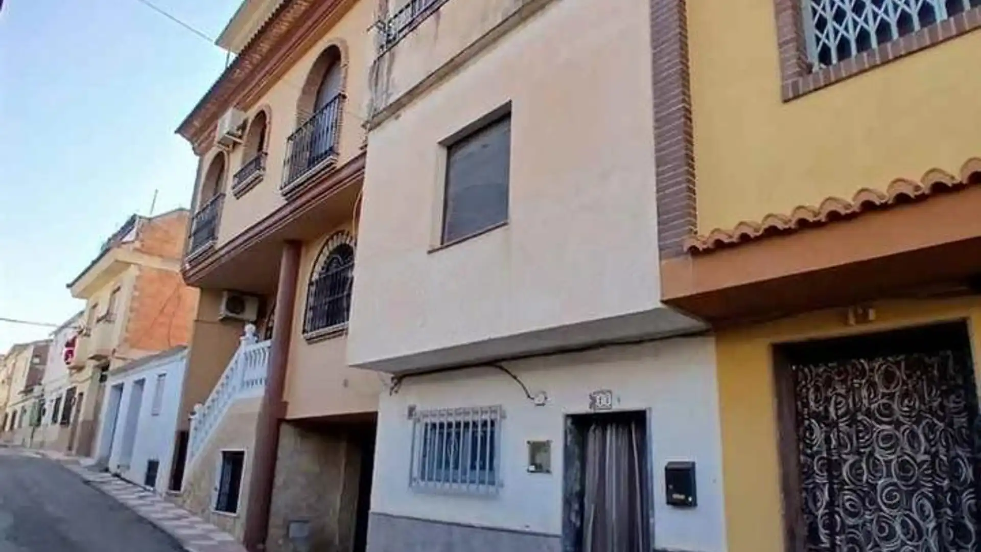 Exterior view of Houses for sale in Huétor Tájar  with Terrace