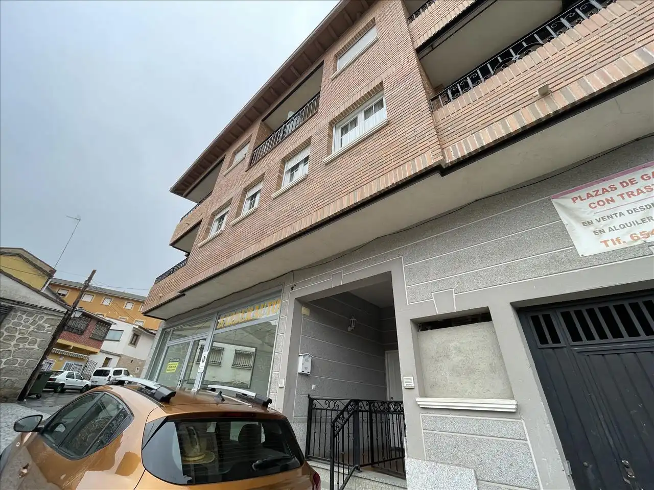 Exterior view of Garage for sale in El Hoyo de Pinares 