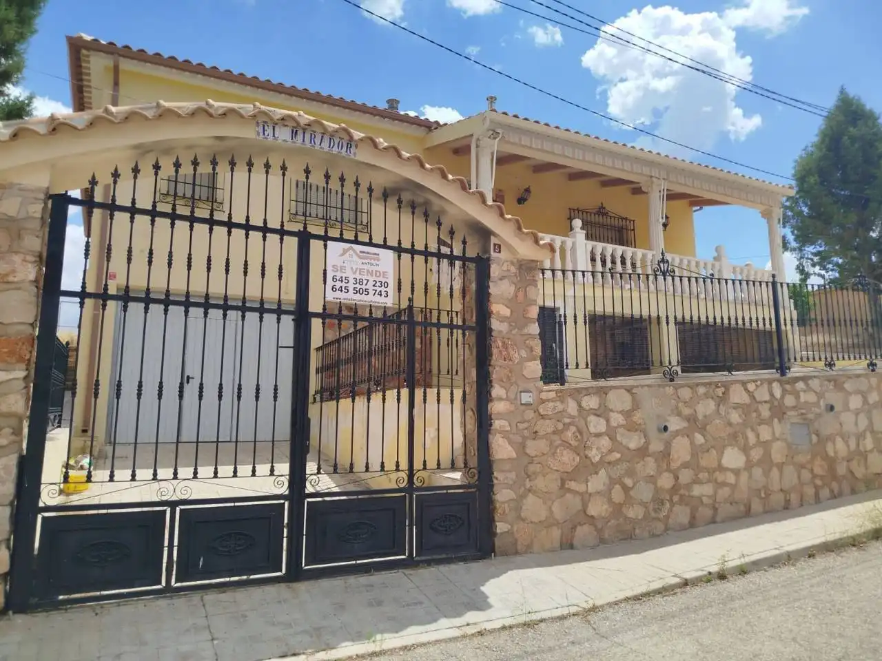 Adossat amb jardí en venda a Calle calle olmo