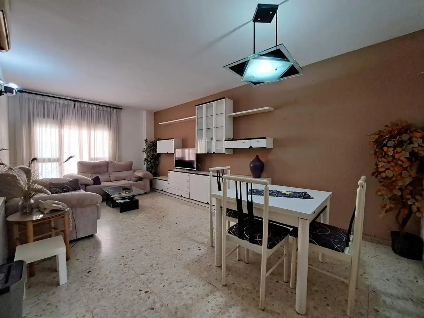 Sala d'estar de Pis en venda en Olesa de Montserrat amb Aire condicionat, Calefacció i Jardí privat