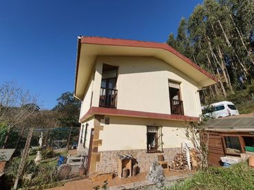 Casa con jardín en venta en Calle Pobeña