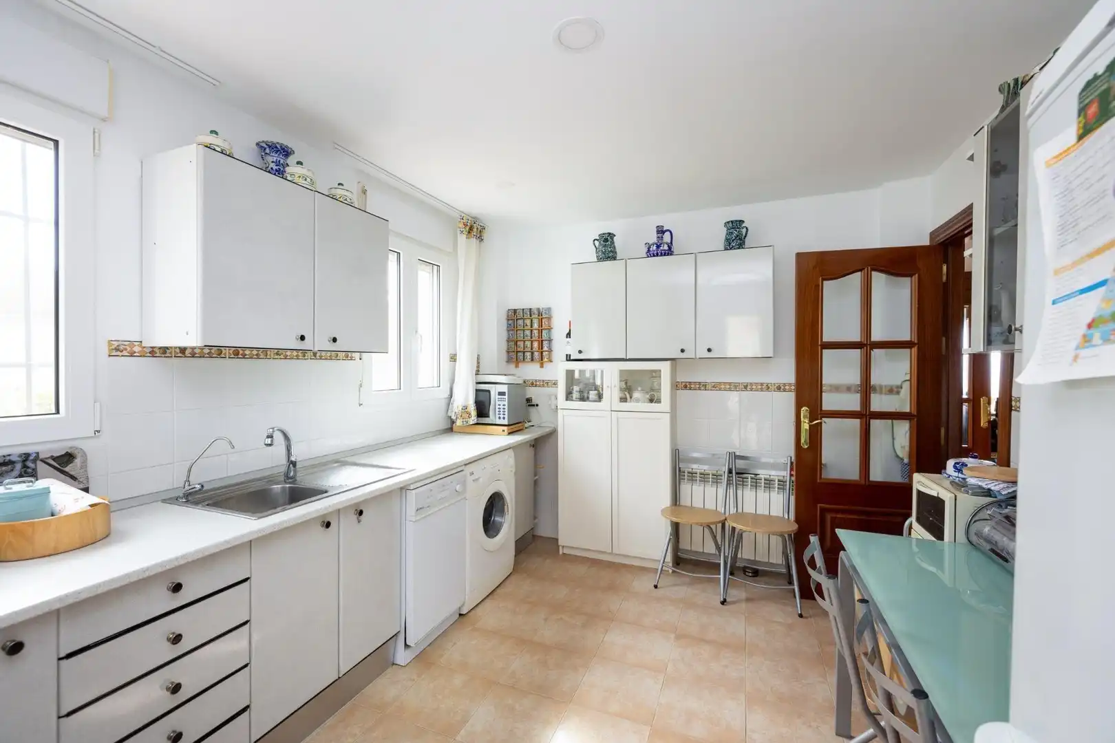 Kitchen of Houses for sale in Barrio de la Vega