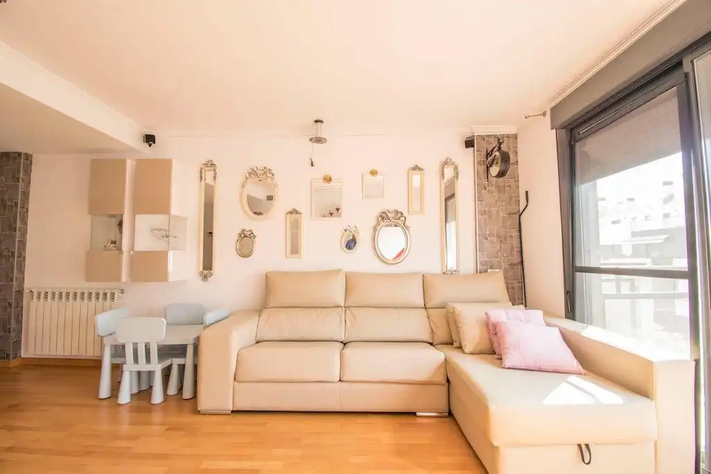 Sala de estar de Ático de alquiler en La Pobla de Vallbona con Aire acondicionado, Calefacción y Jardín privado