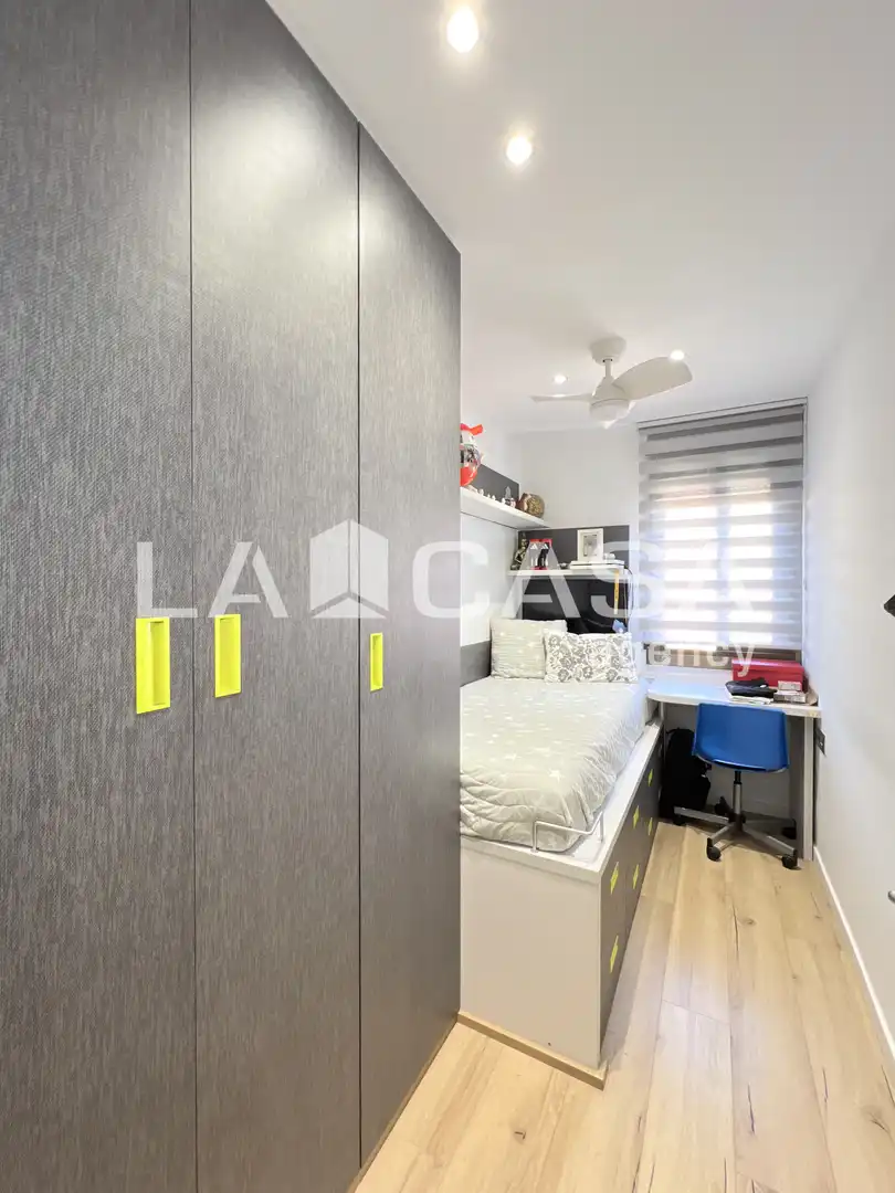 Habitación de Piso en venta en Badalona con Calefacción y Balcón