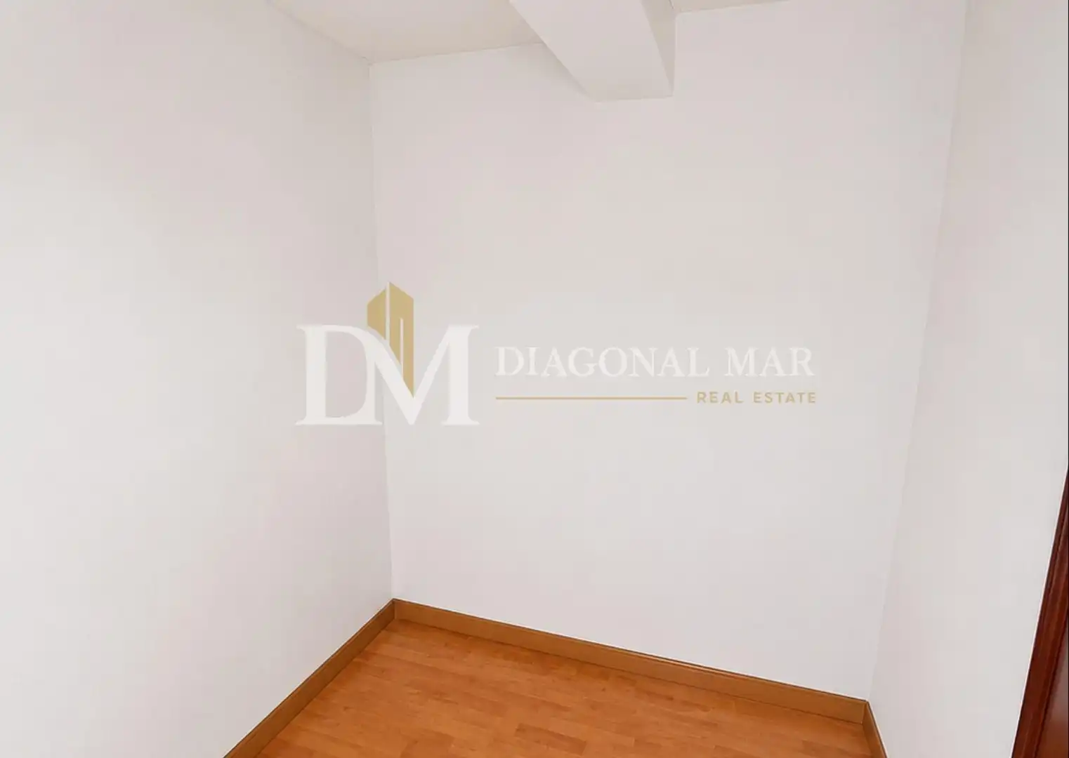 Habitación de Piso en venta en Barcelona con Calefacción, Parquet y Balcón
