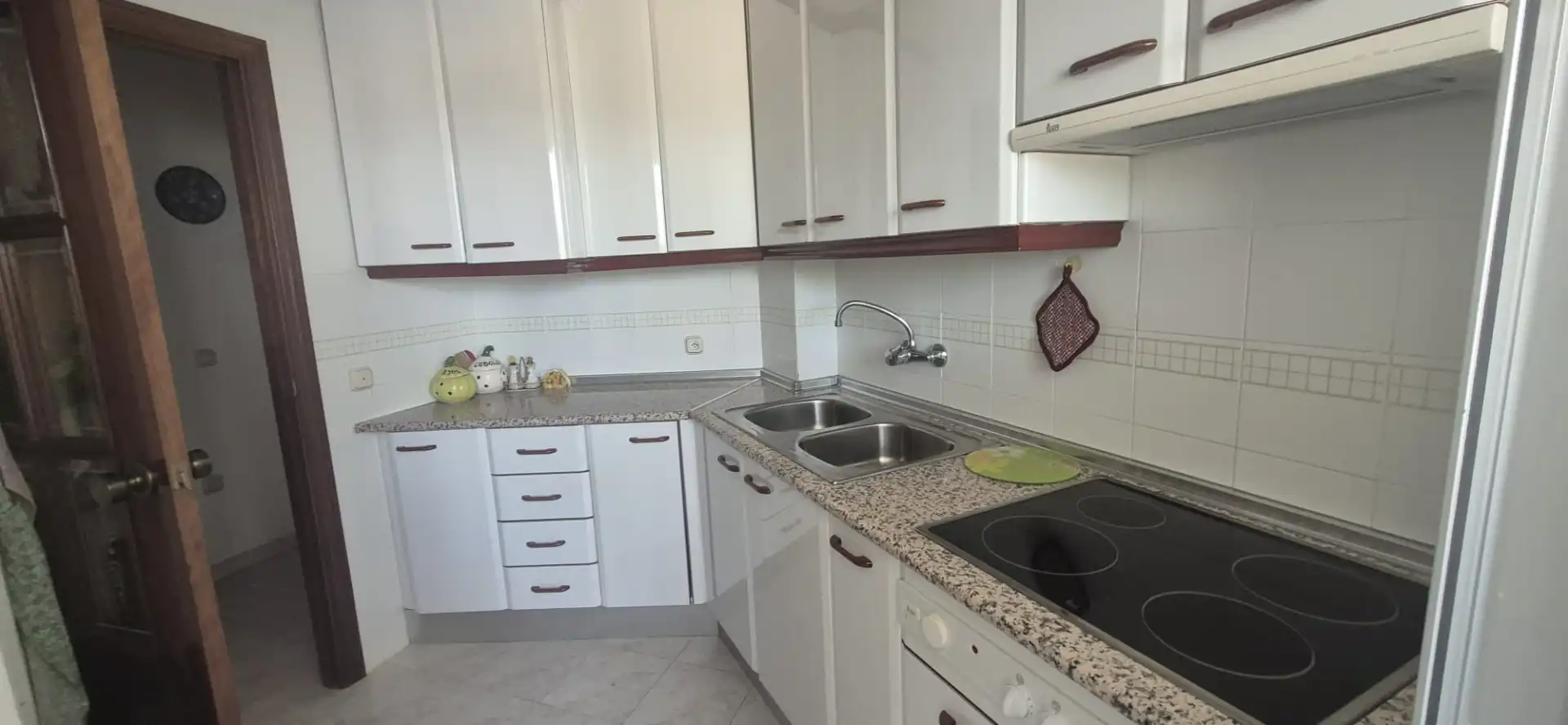 Cuina de Apartament en venda en El Portil amb Terrassa, Moblat i Piscina comunitària