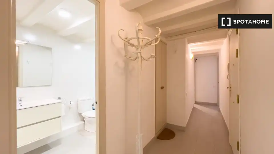 Flat with terrace to rent in Ciutat Vella, imagen 4