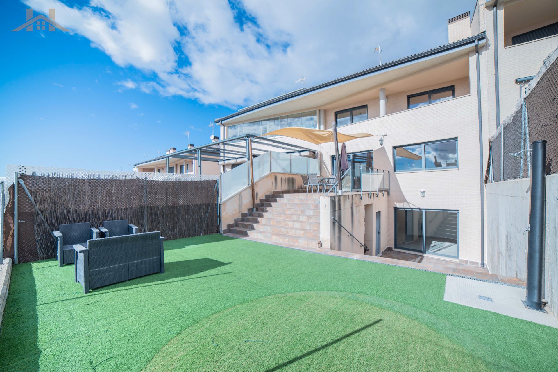 Jardí de Casa adosada en venda en Arroyomolinos (Madrid) amb Aire condicionat, Calefacció i Jardí privat