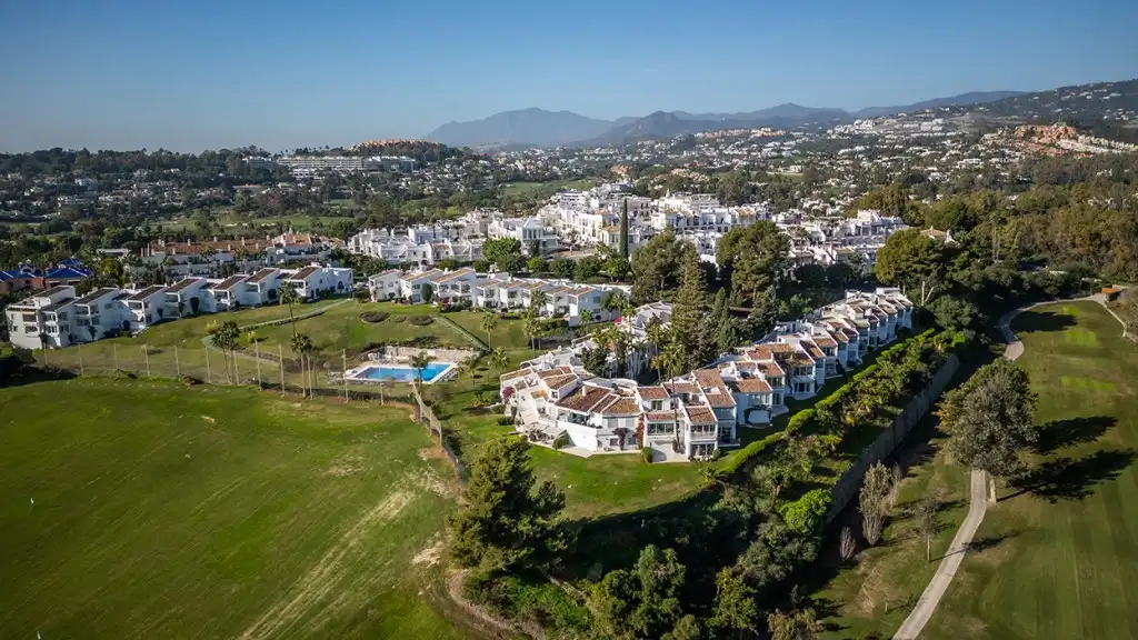 Ático con piscina en venta en Nueva Andalucía, imagen 2