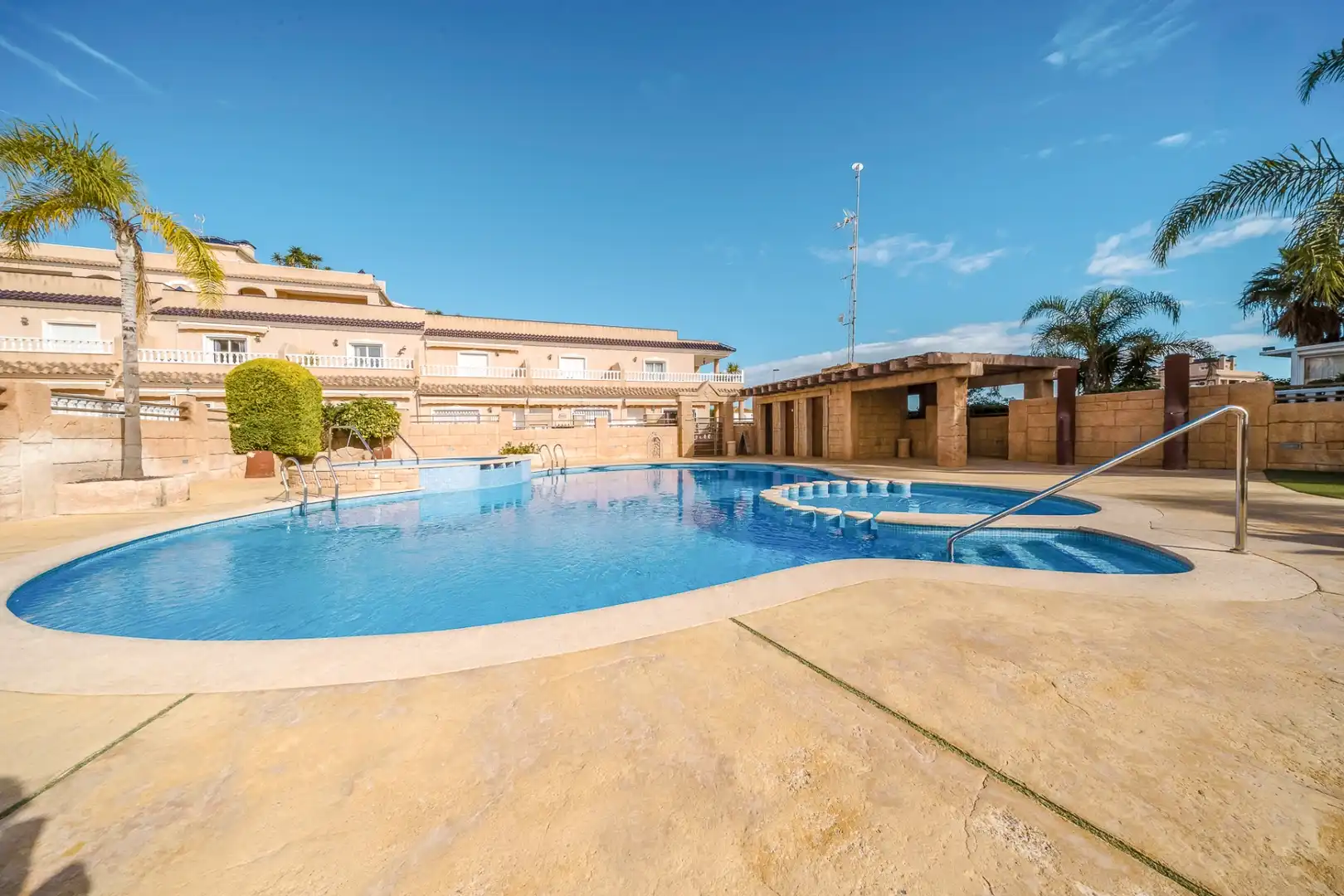 Piscina de Casa adosada en venda en Orihuela amb Aire condicionat, Terrassa i Traster