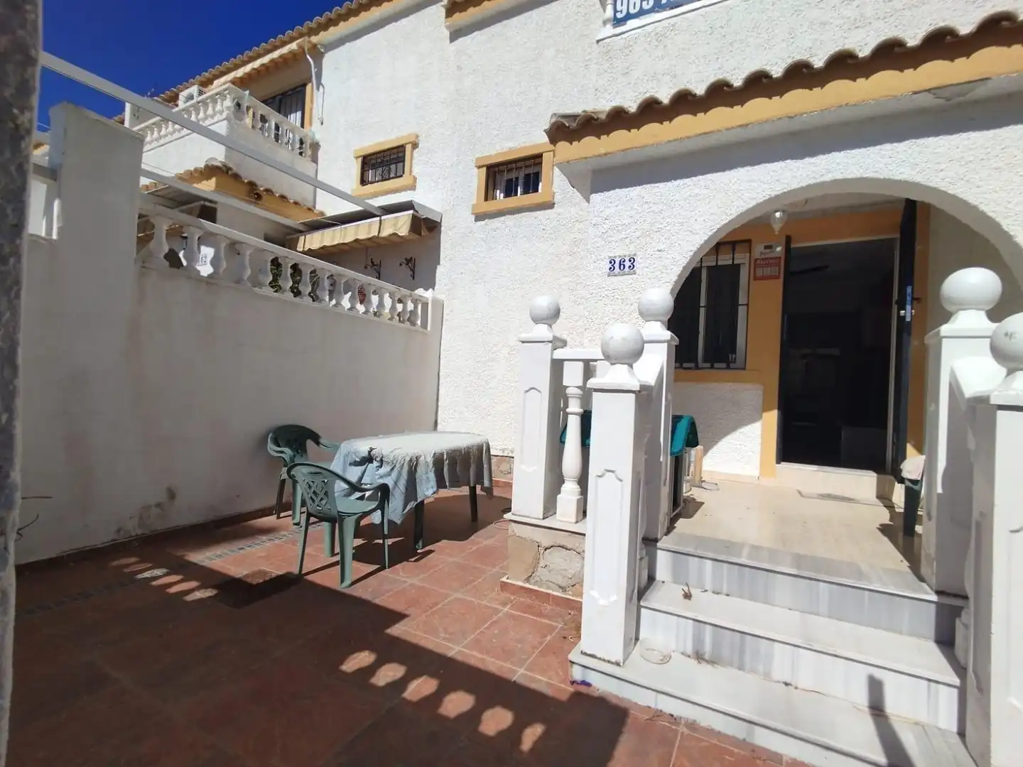 Vista exterior de Casa adosada en venda en Santa Pola amb Aire condicionat, Jardí privat i Terrassa