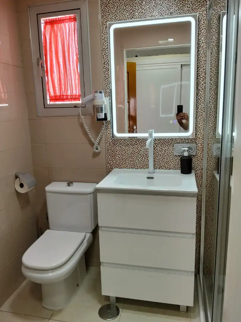 Badezimmer von Wohnung zur Miete in Benalmádena mit Klimaanlage, Möbliert und Gemeinschaftspool
