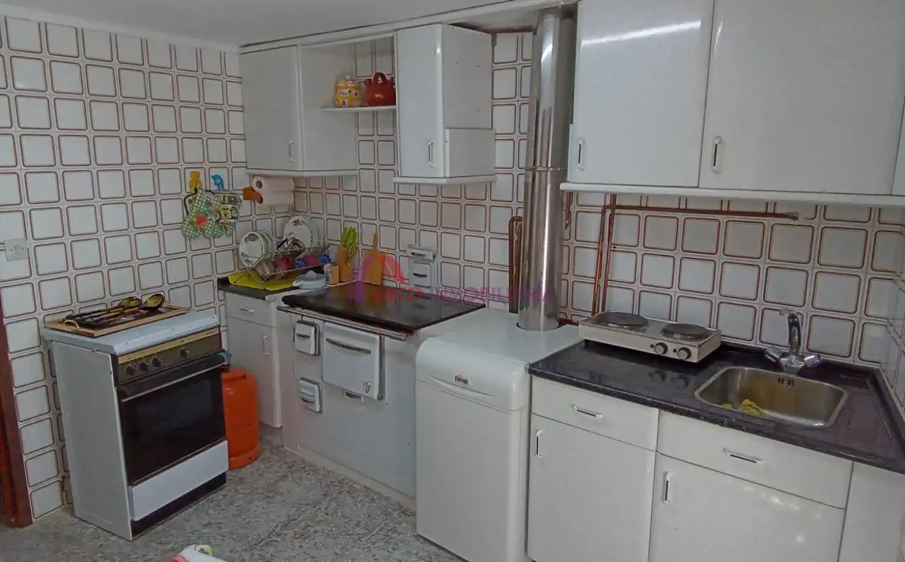 Cuina de Casa o xalet en venda en Valle de Sedano amb Calefacció
