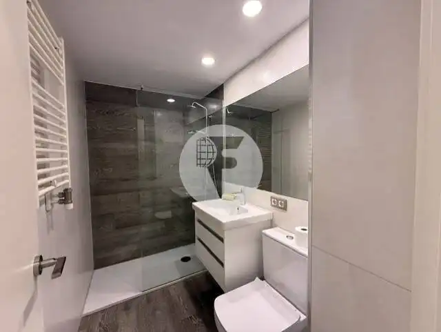 Bathroom of Flat for sale in Sabadell  with Heating and Terrace