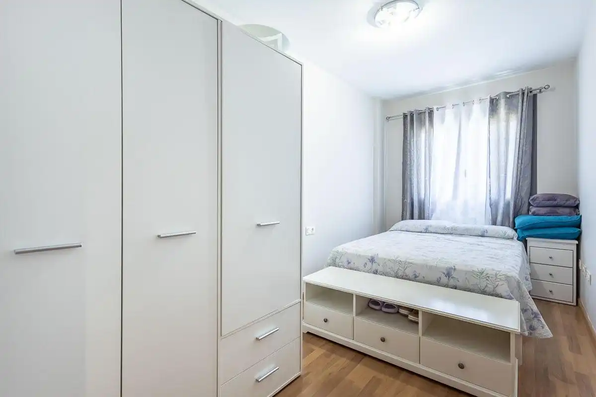 Bedroom of Flat for sale in Granada  with Air Conditioner, Heating and Jacuzzi