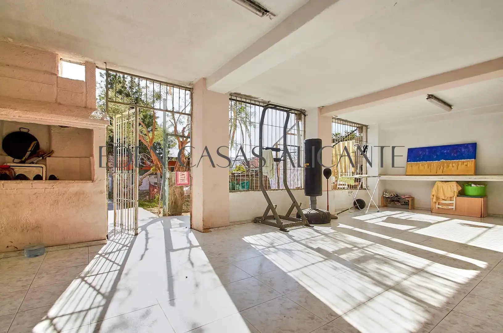 Casa adosada en venda en El Campello amb Jardí privat, Terrassa i Traster