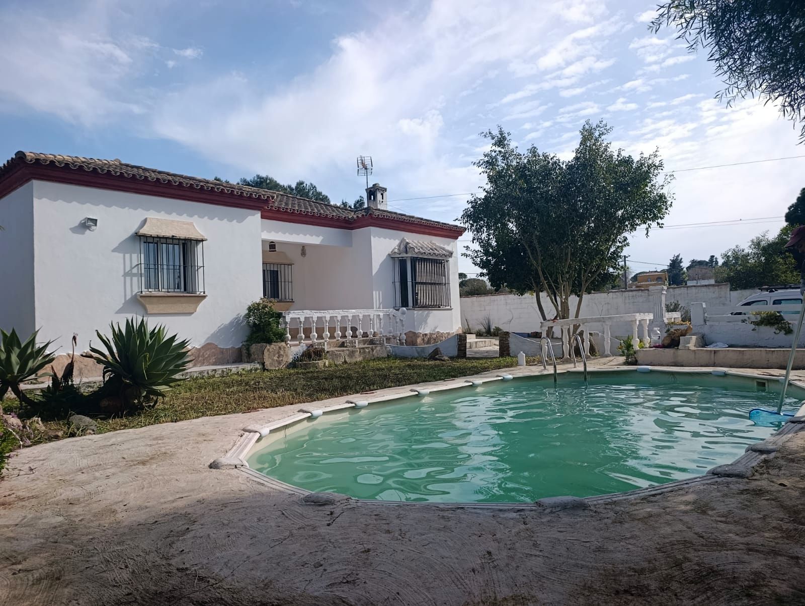 Vista exterior de Casa o chalet en venta en Chiclana de la Frontera con Jardín privado, Terraza y Amueblado