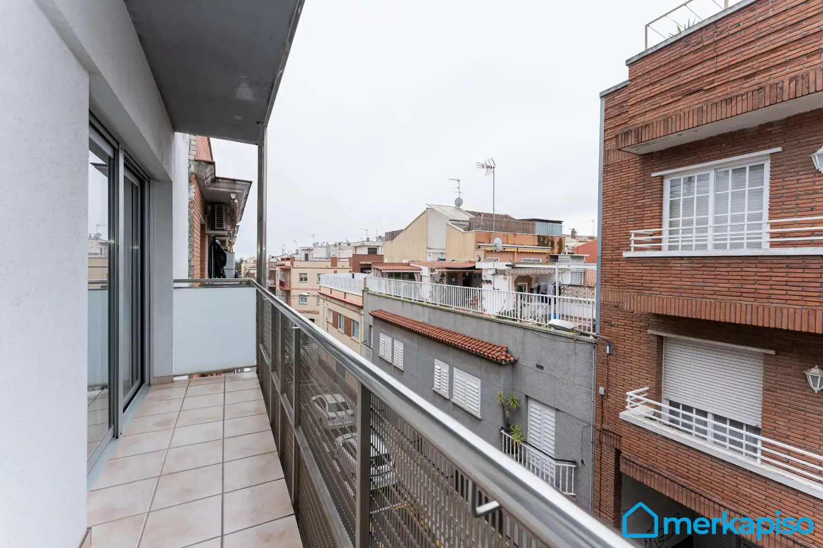 Vista exterior de Casa adosada en venta en Viladecans con Aire acondicionado, Terraza y Balcón
