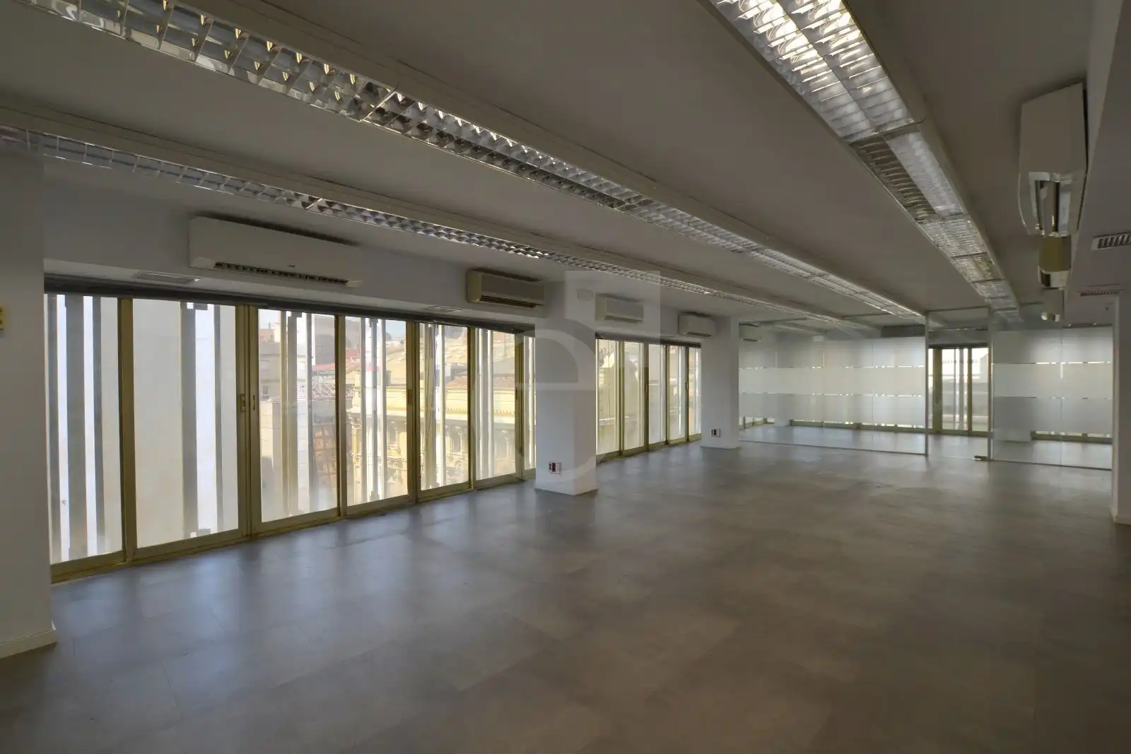 Bureau avec ascenseur à louer à Ciutat Vella