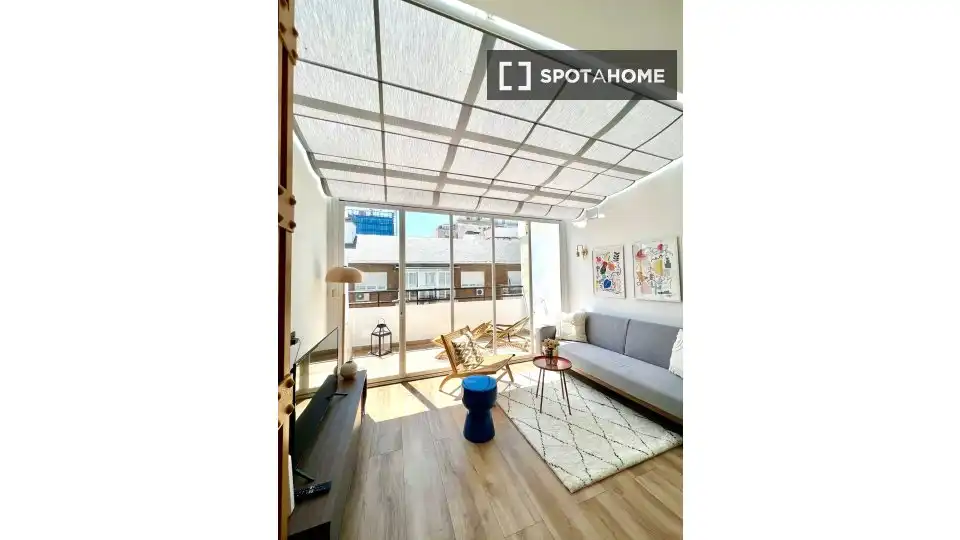 Flat with terrace to rent in Chamberí