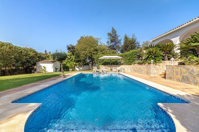 Swimming pool of House or chalet to rent in Sotogrande  with Air Conditioner, Heating and Private garden