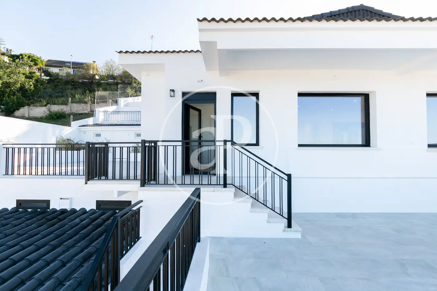 Vista exterior de Casa o xalet en venda en Esplugues de Llobregat amb Calefacció, Jardí privat i Terrassa