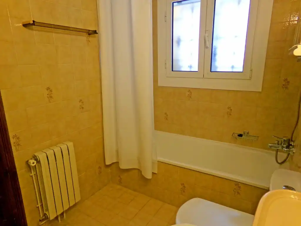 Bany de Casa o xalet en venda en L'Escala amb Aire condicionat, Calefacció i Terrassa