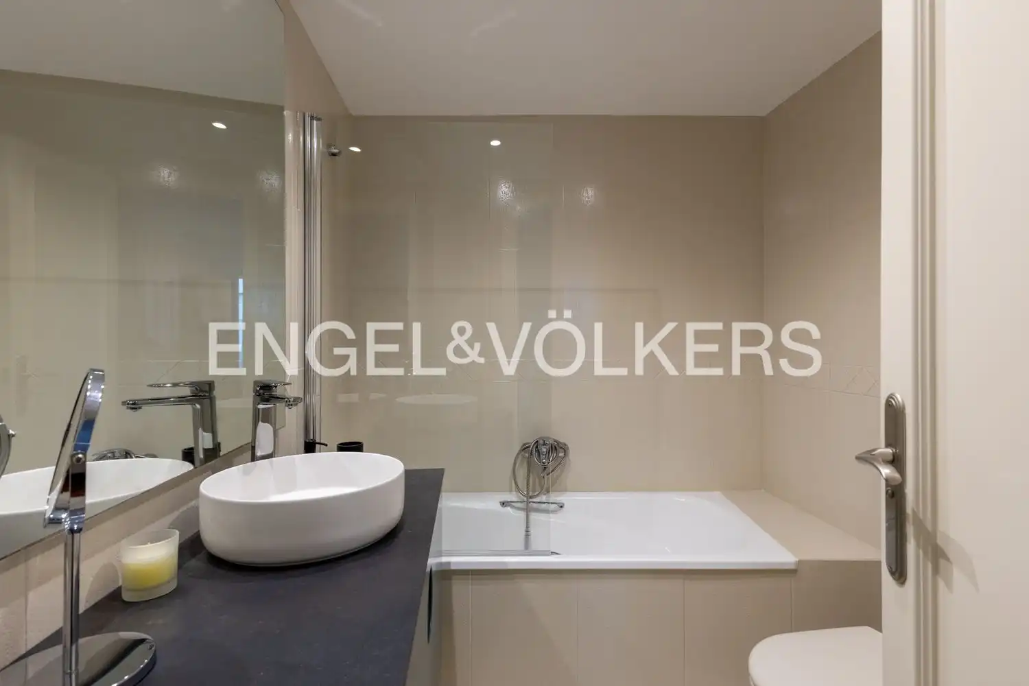 Baño de Piso en venta en Valencia con Aire acondicionado, Calefacción y Parquet