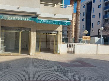 Business premises for sale in Carrer d'Enric Morera