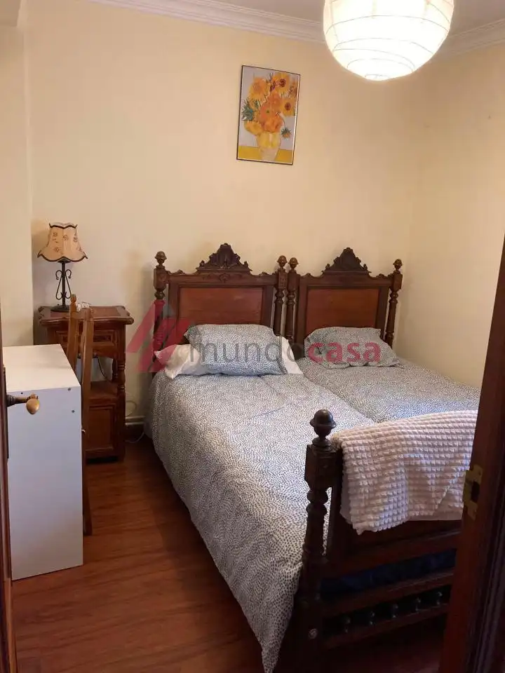 Habitación de Piso de alquiler en Ferrol con Calefacción, Parquet y Amueblado