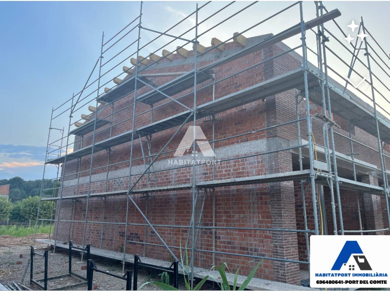 Vista exterior de Casa adosada en venda en Gironella amb Jardí privat i Terrassa