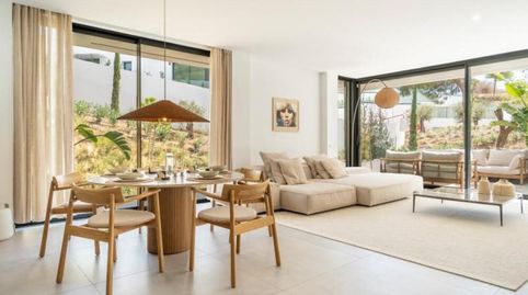 Ático Dúplex Moderno con Piscina Privada y Vistas Panorámicas al Mar en Cabopino, imatge 5