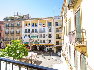 Pis amb balcó en venda a Casco Antiguo