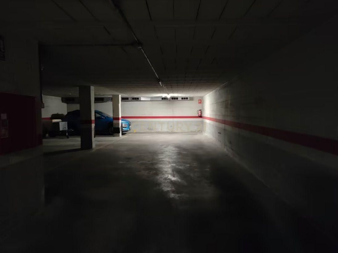 Aparcament de Garatge en venda en Parets del Vallès amb Alarma
