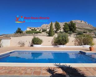 Vista exterior de Finca rústica en venda en Vélez-Blanco amb Terrassa i Piscina