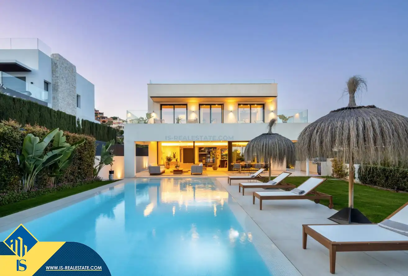 Villa con piscina in vendita a Nueva Andalucía, imagen 2
