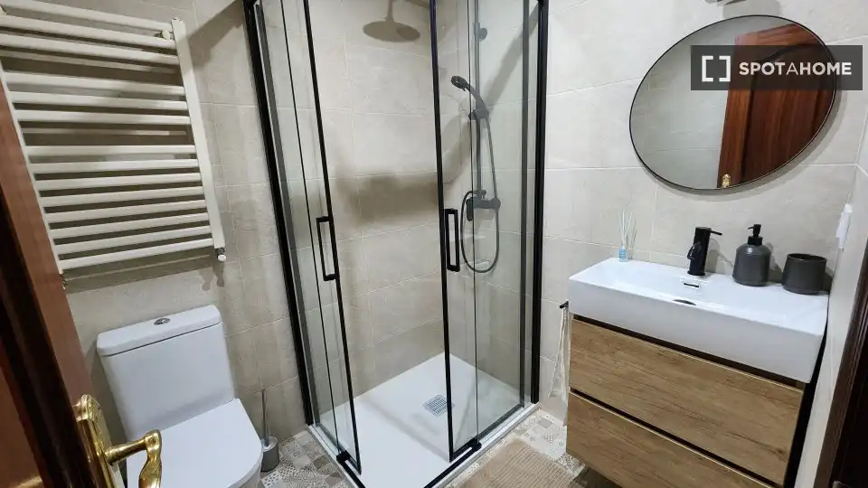 Bathroom of Apartments for share in Santander  with Air Conditioner, Heating and Terrace