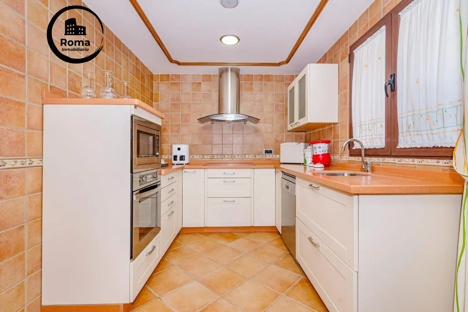 Cocina de Casa adosada en venta en La Zubia con Aire acondicionado, Calefacción y Piscina