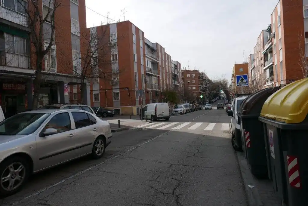 Pis en venda a C/ Sierra del Cadi, Palomeras Bajas
