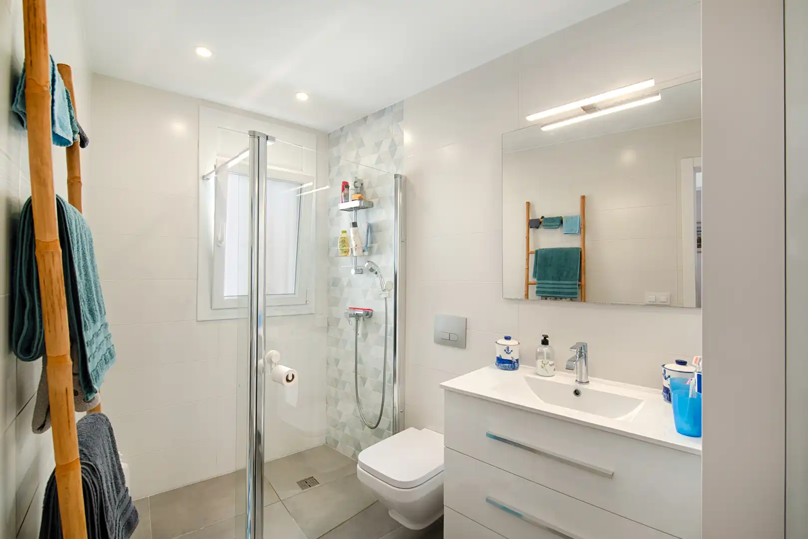 Baño de Piso en venta en Roses con Terraza y Amueblado