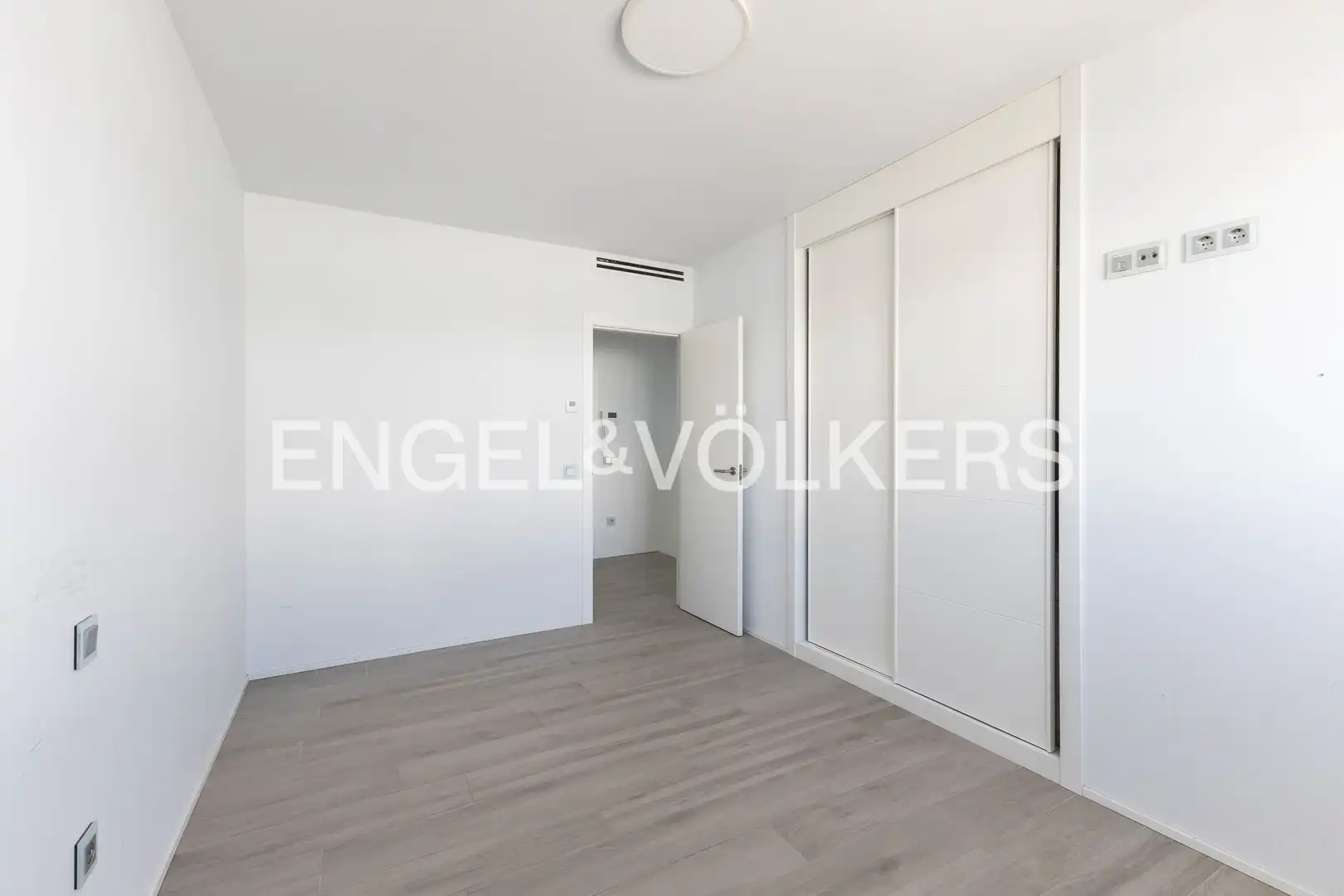 Habitación de Casa adosada en venta en Tres Cantos con Aire acondicionado, Calefacción y Jardín privado