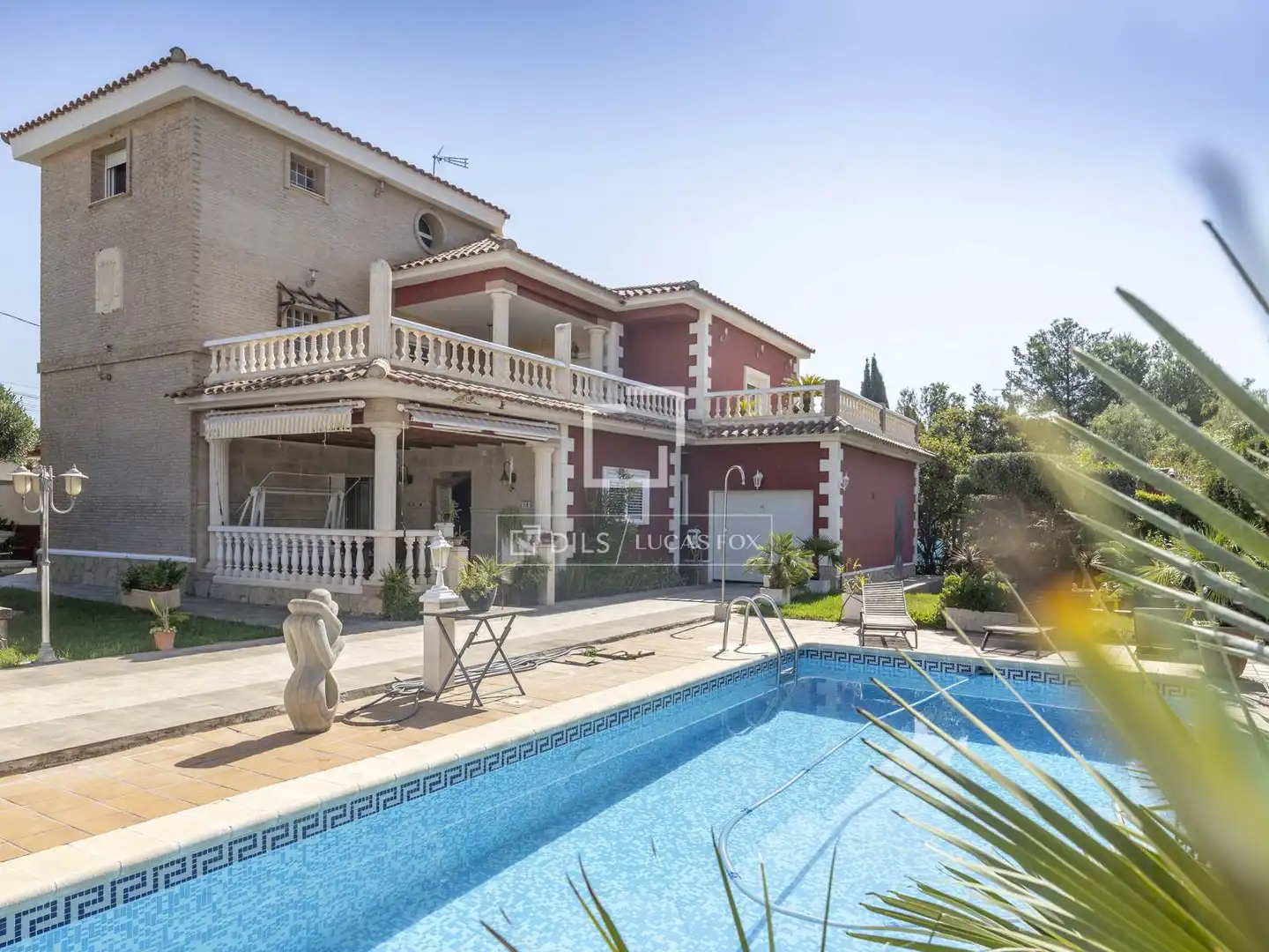 Exterior view of Houses for sale in La Pobla de Vallbona  with Air Conditioner, Heating and Private garden