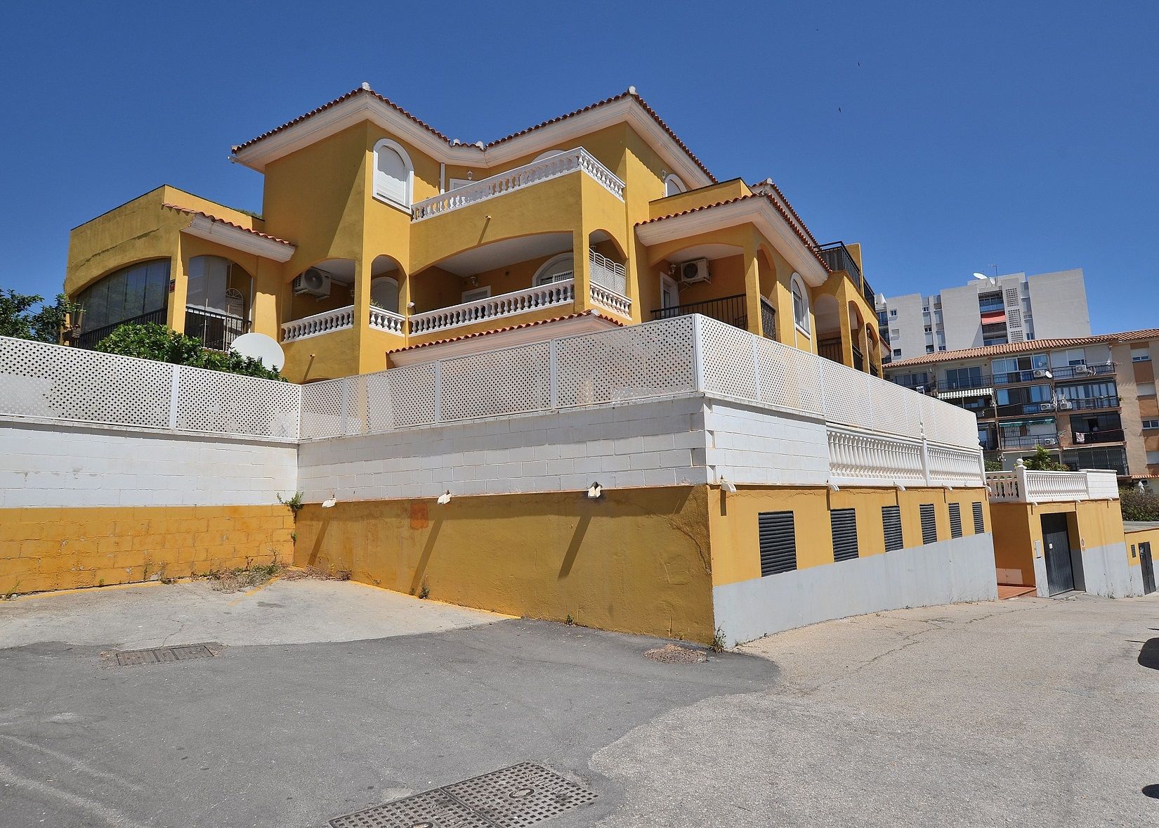 Exterior view of Flat for sale in Benalmádena  with Air Conditioner, Terrace and Furnished