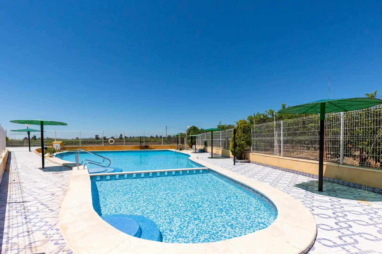 Piscina de Ático en venta en Guardamar del Segura con Aire acondicionado, Terraza y Piscina