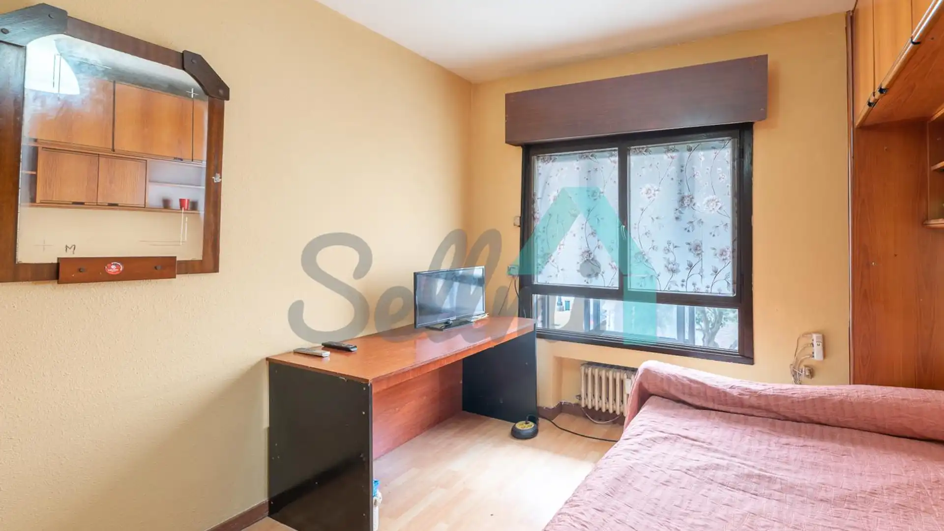 Habitación de Piso en venta en Oviedo  con Calefacción y Trastero