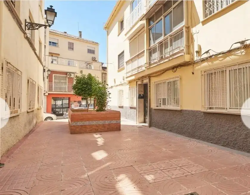 Außenansicht von Wohnung zur Miete in Granada mit Heizung und Balkon