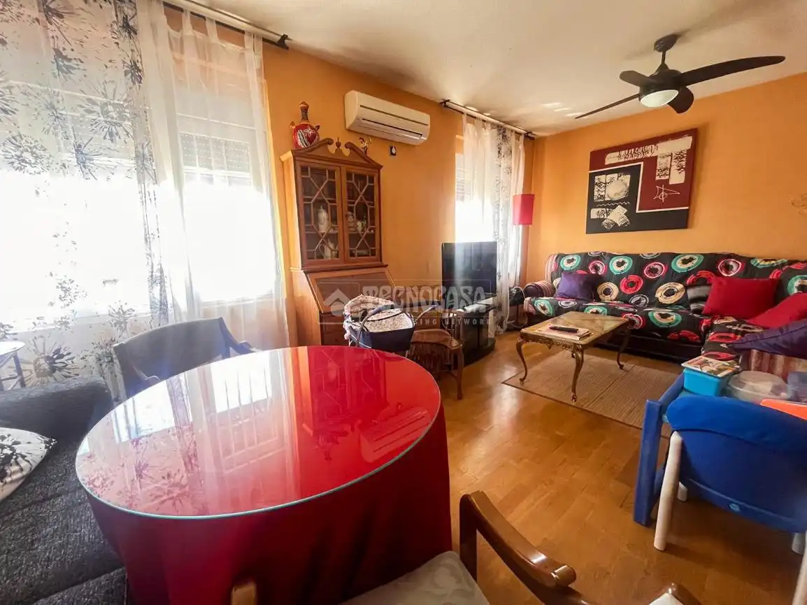 Sala de estar de Piso en venta en Navalcarnero con Calefacción, Parquet y Terraza