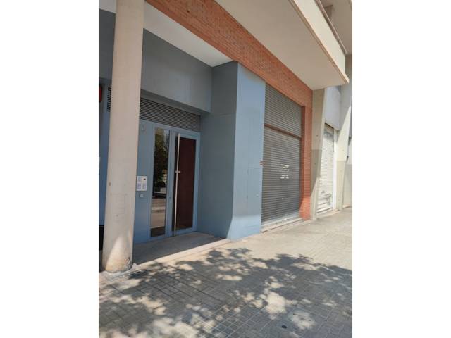 Local comercial en Venta en Ronda de Ramon Turró en La Llàntia