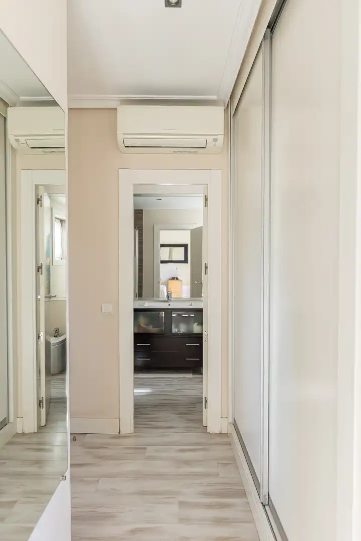 Badezimmer von Wohnung zum Verkauf in Madrid mit Klimaanlage, Heizung und Privatgarten